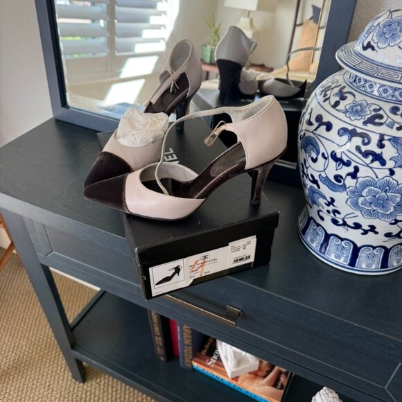 Shoes - Picture 2 of 6